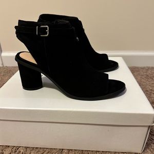 EUC Black Suede Alex Marie Hermona Peep Toe Booties, Size 8M